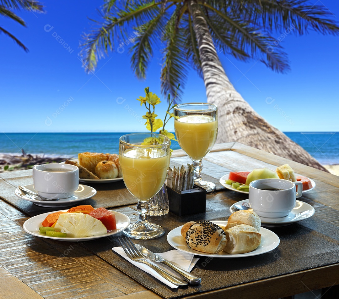 Café da manhã com vista para a praia