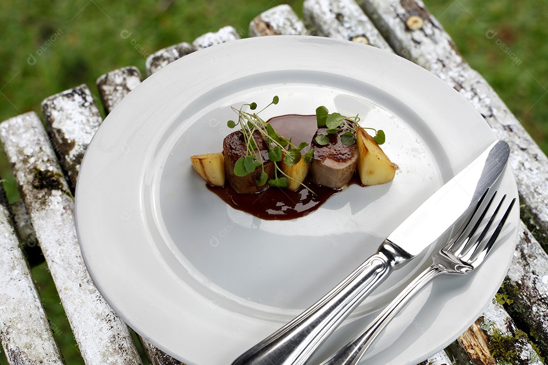 Carnes com batatas gourmet