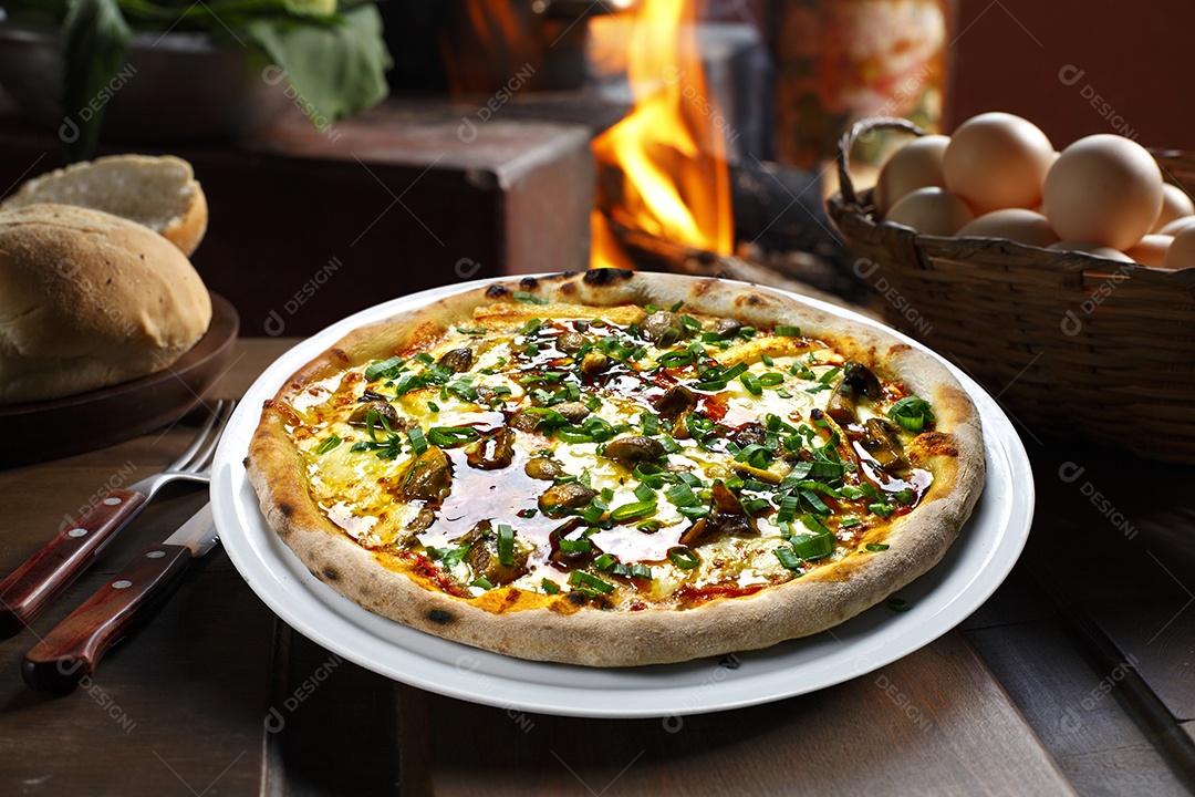 Pizza de cogumelo com queijo