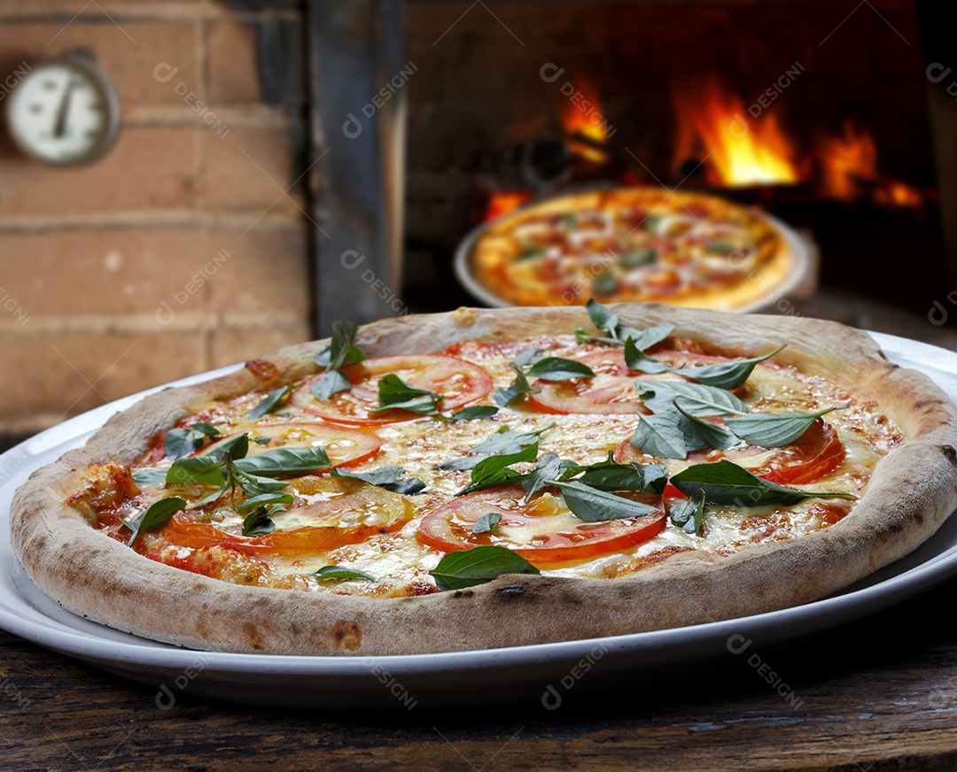 Pizza de queijo conhecida como marguerita