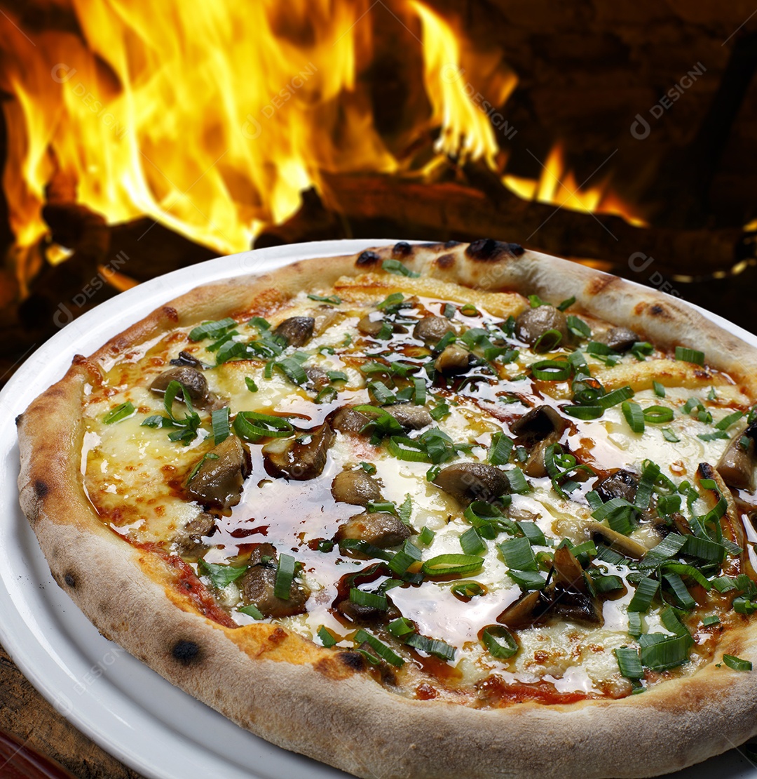 Pizza de cogumelo com queijo