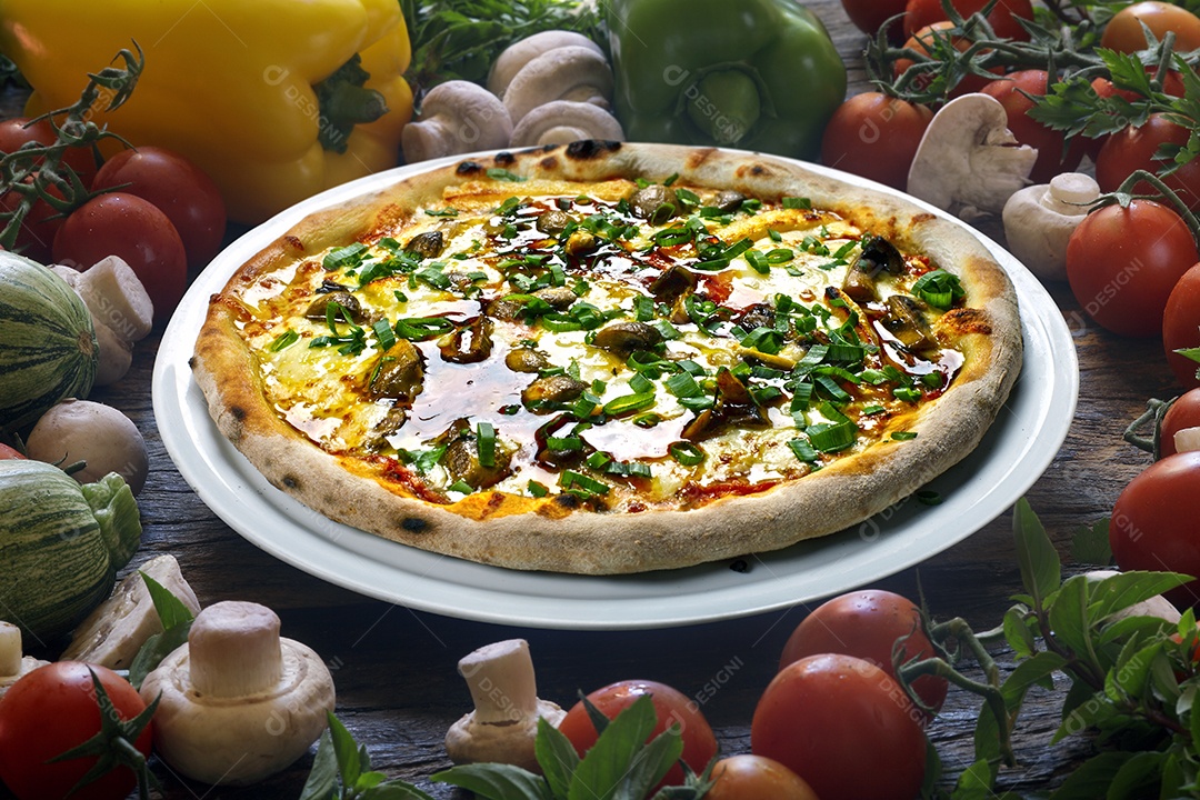 Pizza de queijo com cogumelos