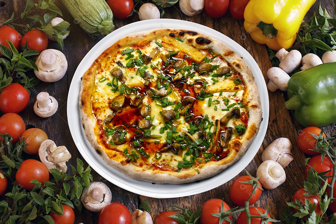 Pizza de queijo com cogumelos