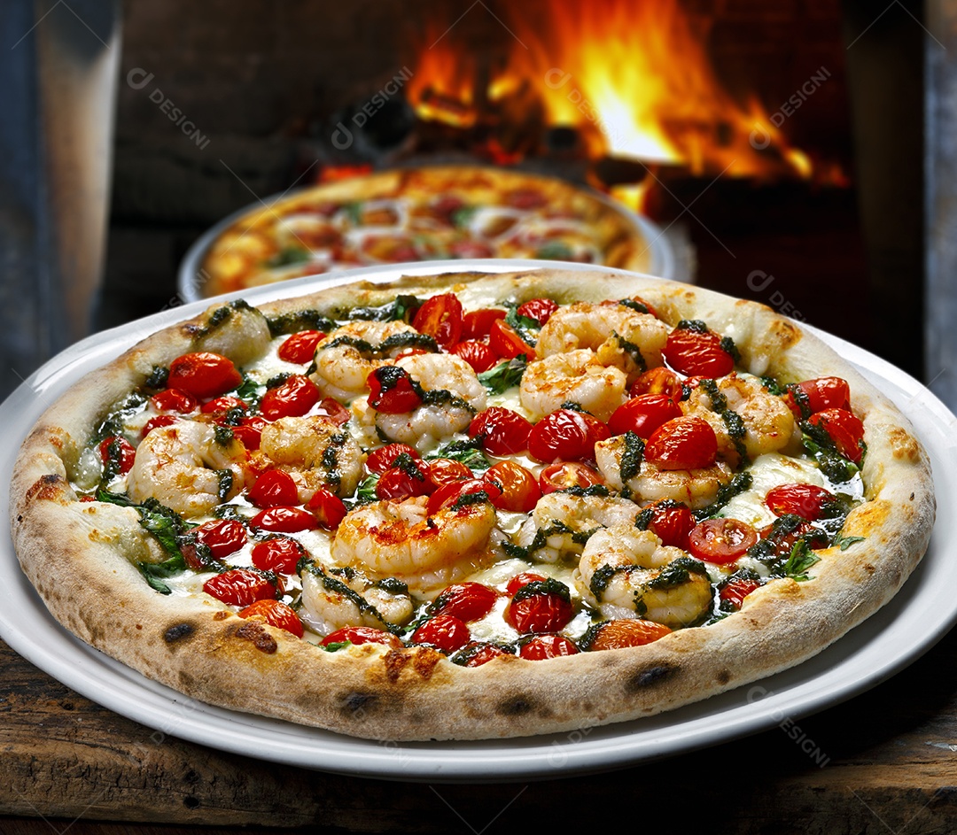 Pizza dew queijo com tomates