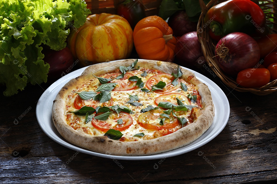 Pizza marguerita com oregano e tomates