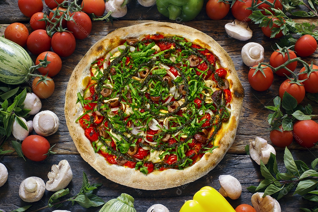 Pizza com azeitona e tomate cereja