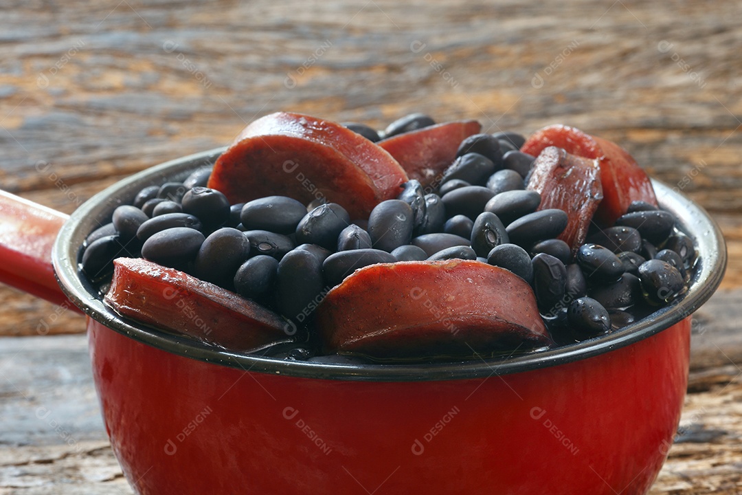 Feijoada com calabresa tradicional