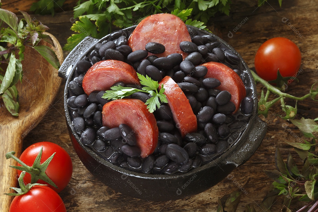 Feijoada deliciosa com calabresa