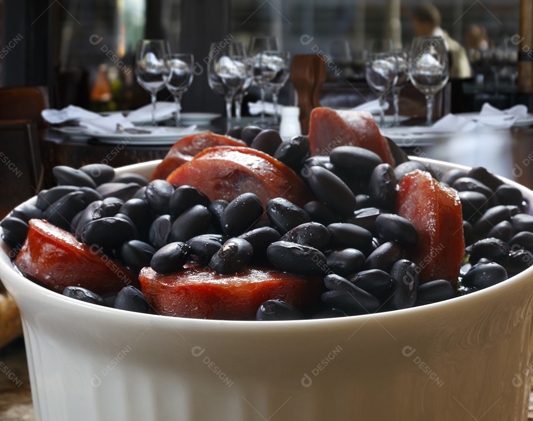 Feijoada com calabresa tradicional