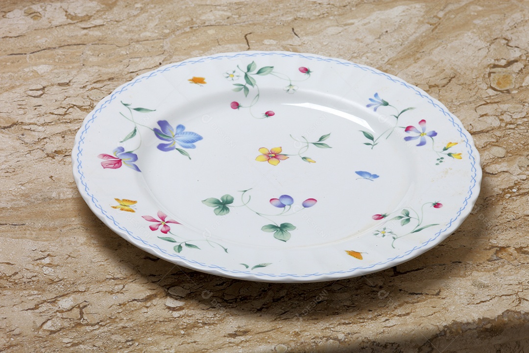 Prato cerâmica decorada