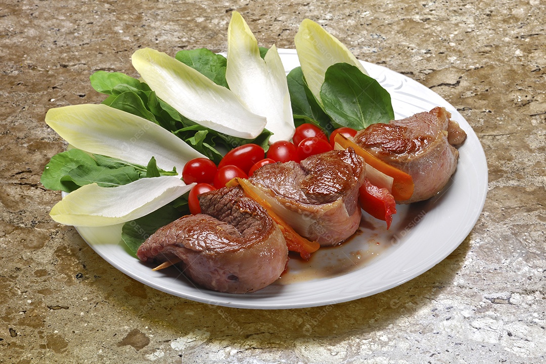 Carne com salada
