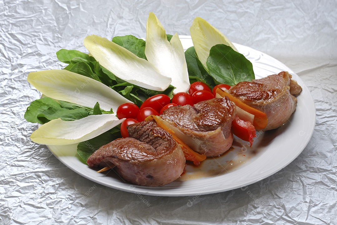 Carne  com salada