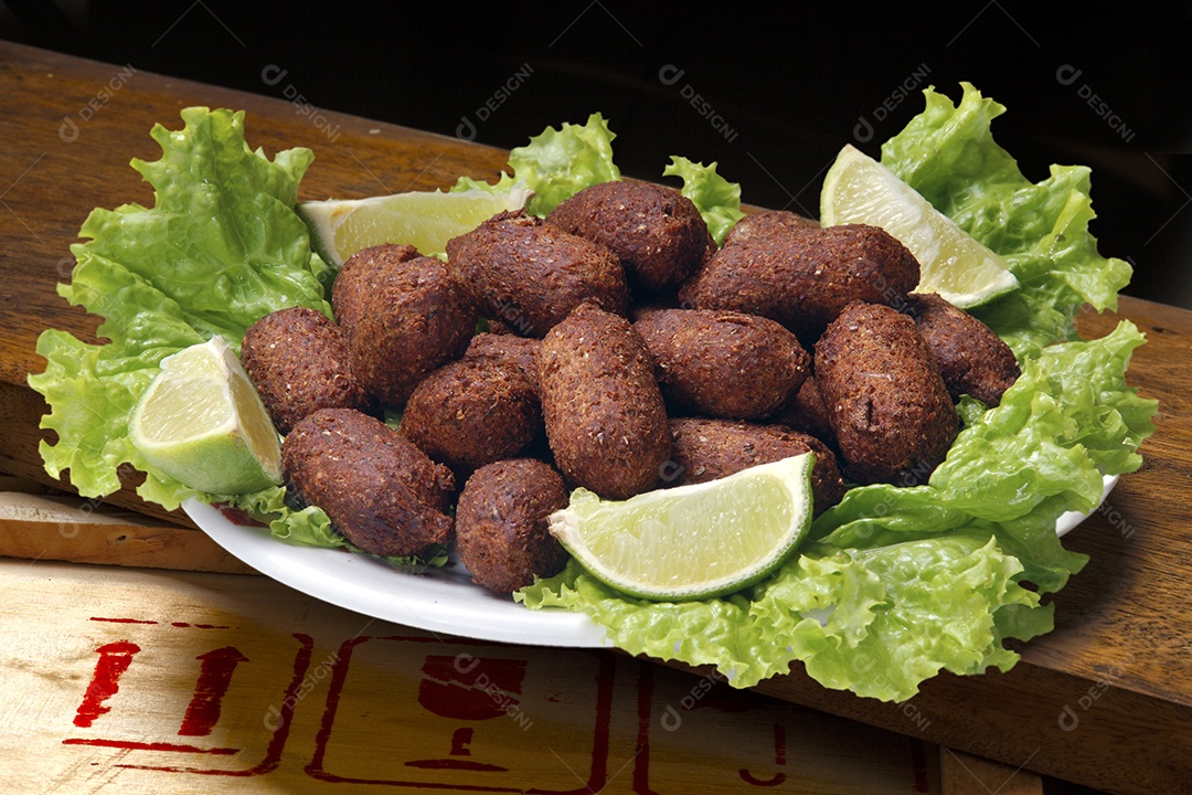 Salgado frito quibe brasileiro