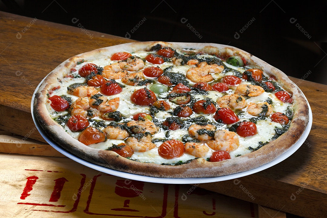 Pizza de queijo com tomate