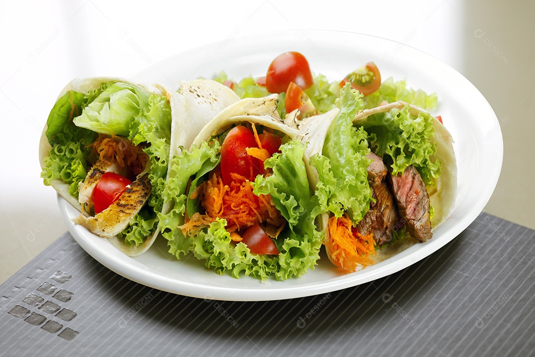 Tacos de carne e verduras