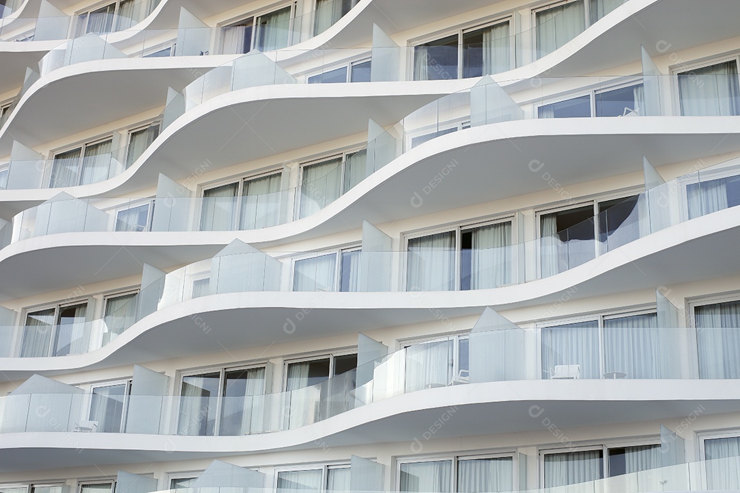 Várias sacadas de um prédios