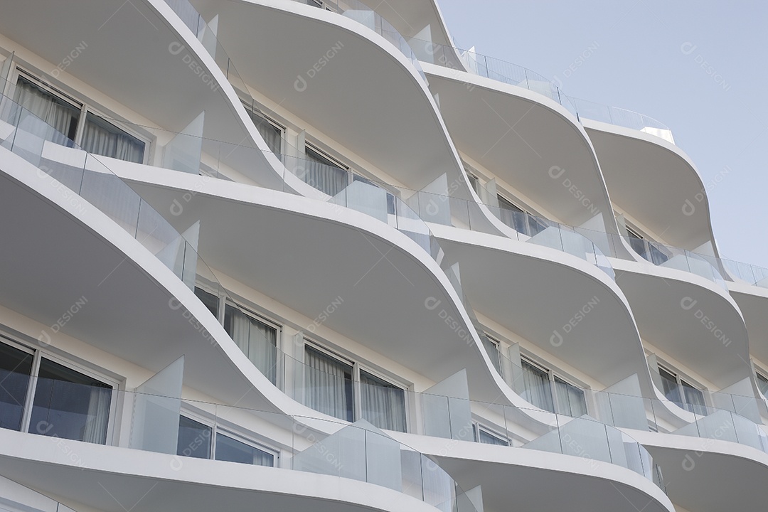 Prédios janelas e sacadas a vista