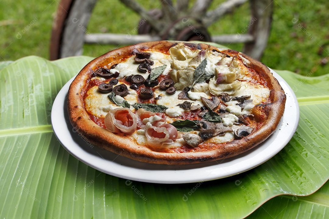 Pizza de cogumelo com queijo