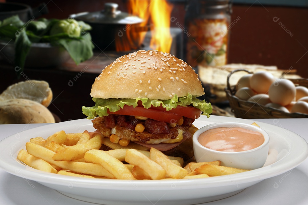 Hamburguer gigante com batatas fritas