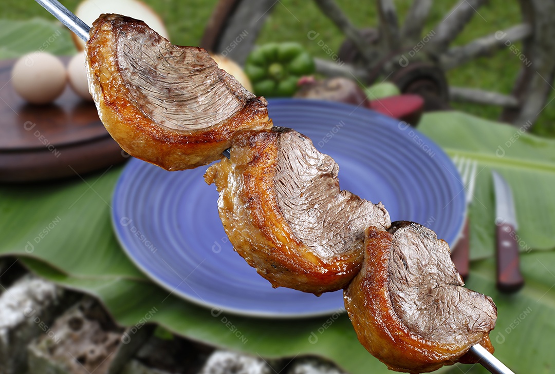 Picanha no espeto ao molho barbecue
