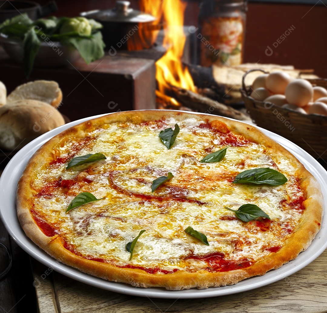 Deliciosa pizza com muito queijo