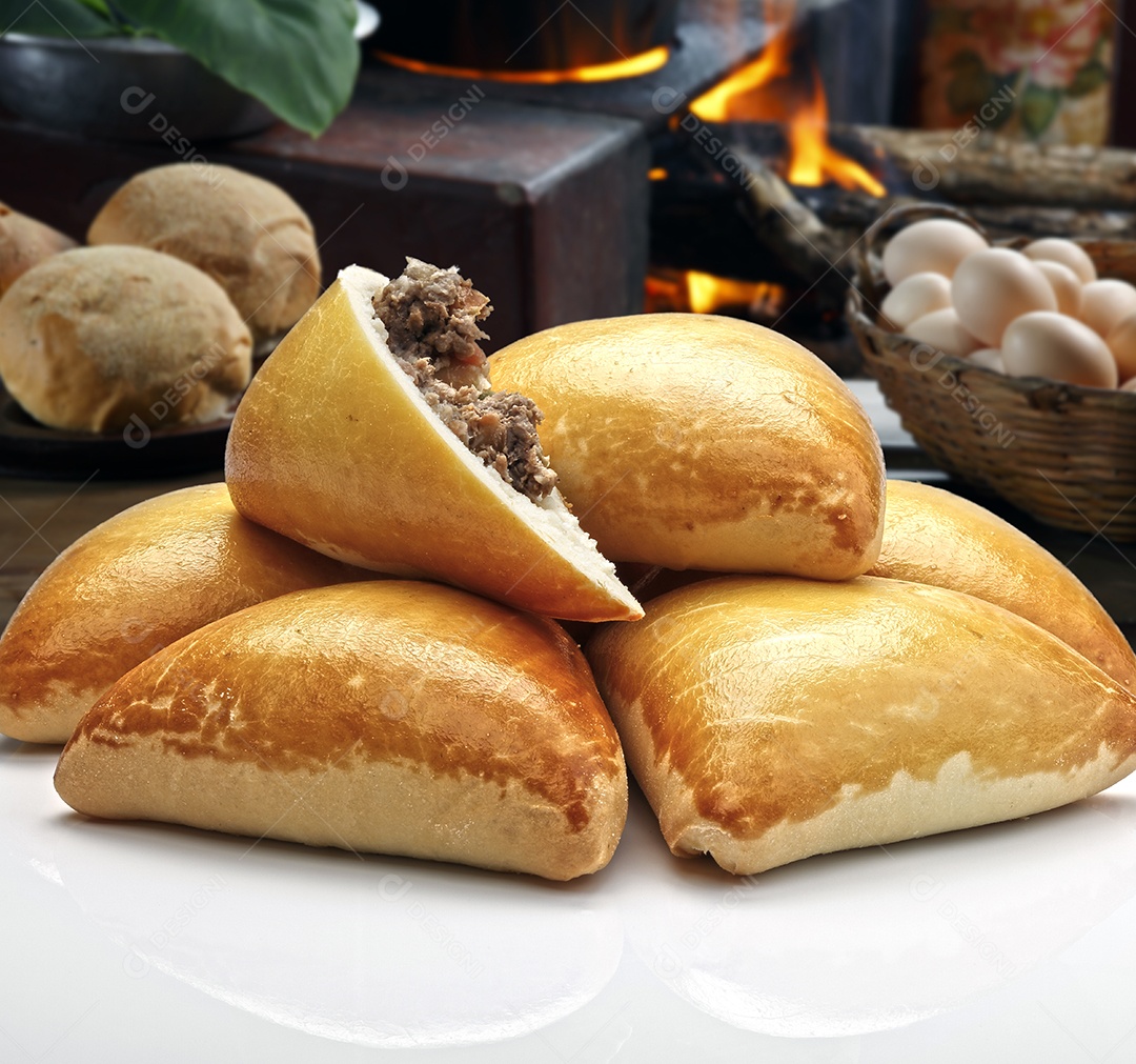 Esfirra árabe de carne