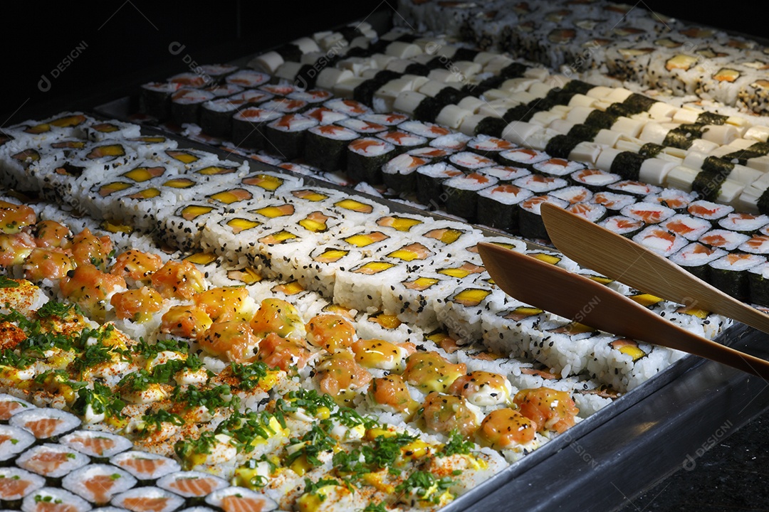 Barca de comida japonesa variadas