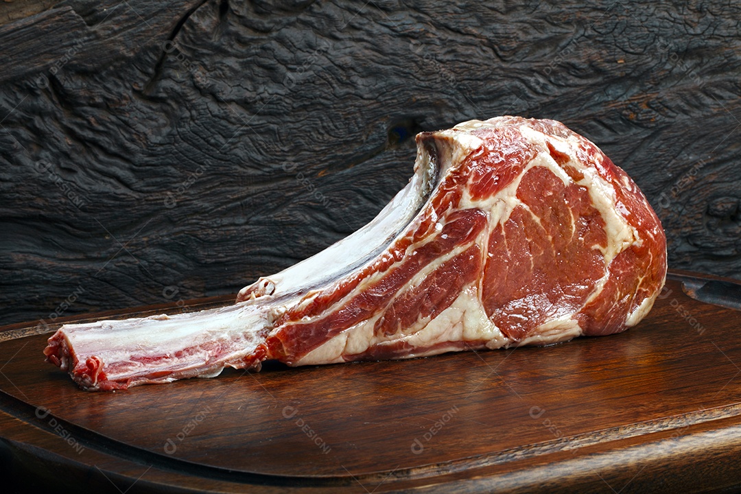 Bife tomahawk cru