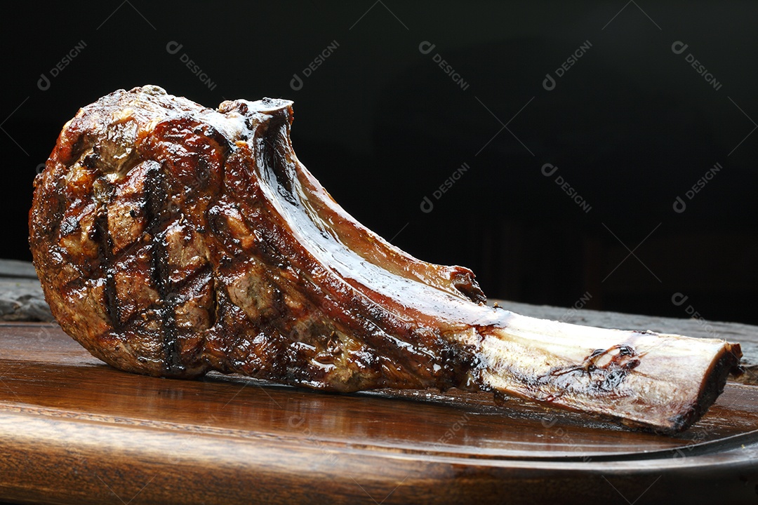 Costela assada com molho barbecue