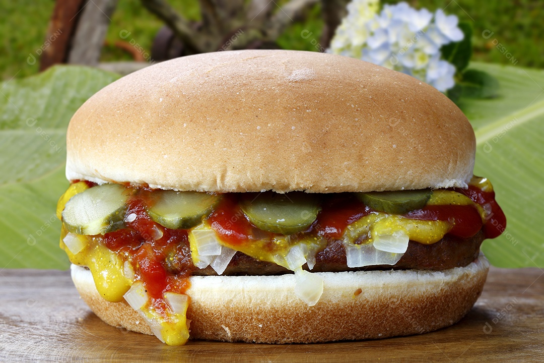 Hamburguer delicioso com picles