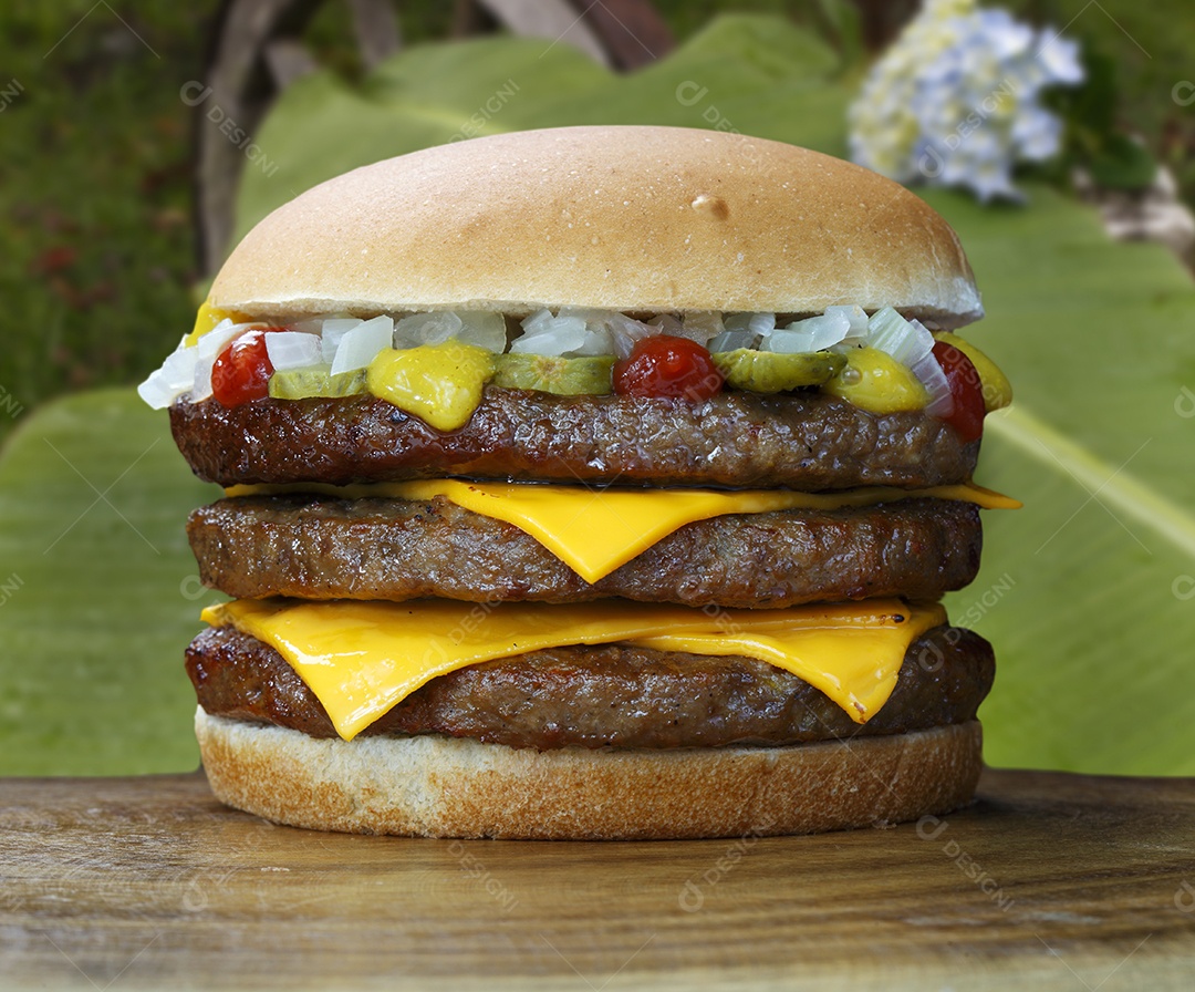 Hamburguer triplo com cheddar