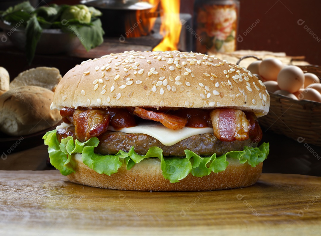 Hambúrguer gourmet de bacon