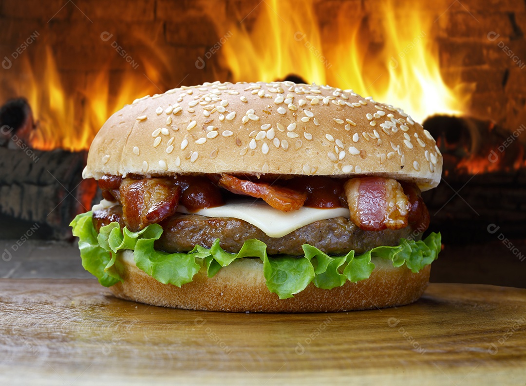 Hambúrguer gourmet de bacon