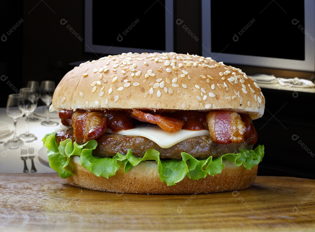 Hambúrguer gourmet de bacon