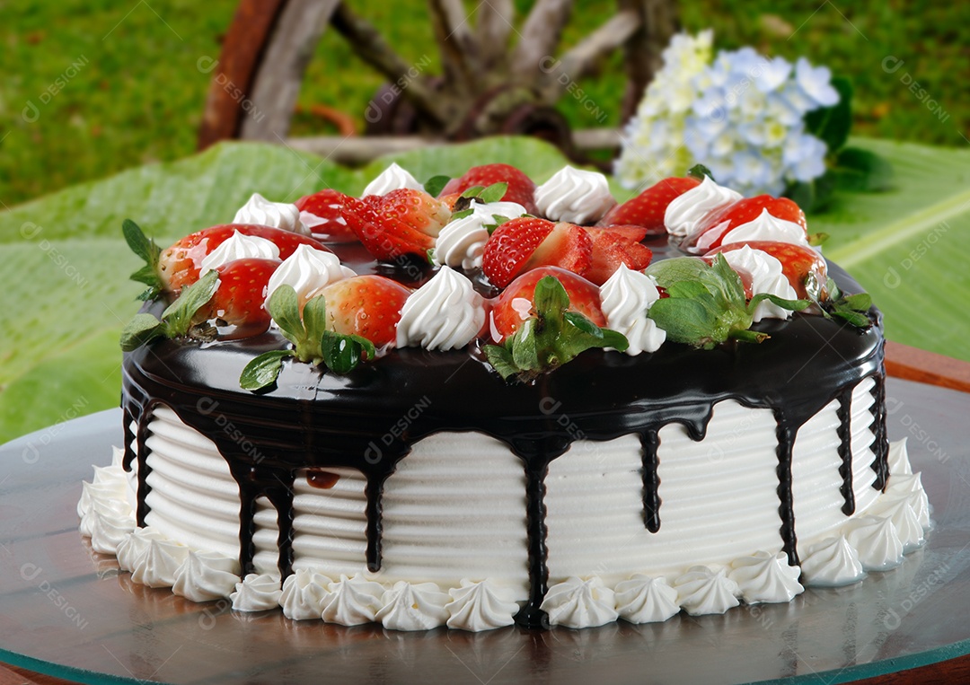 Bolo de chantilly com morango