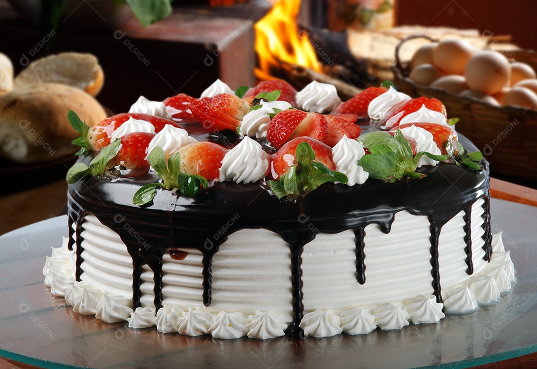 Bolo de chantilly com morango