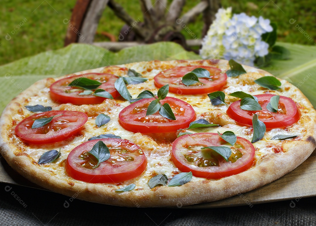 Pizza com tomates