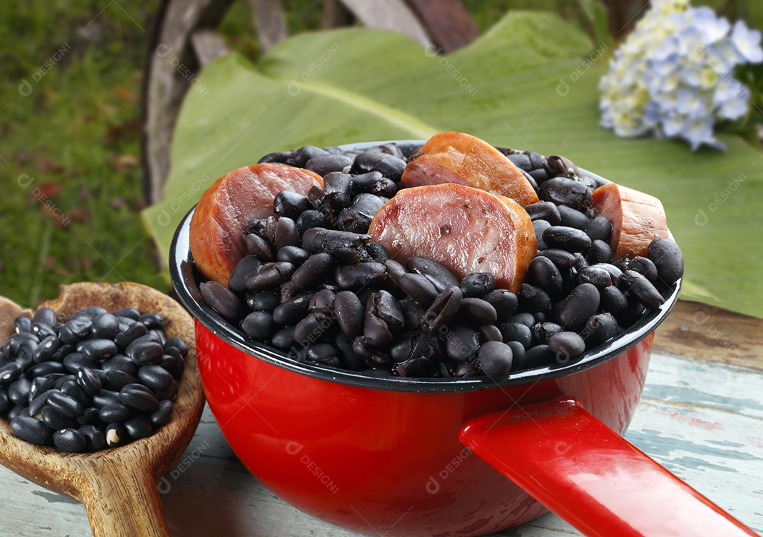 Panela papeiro com feijoada