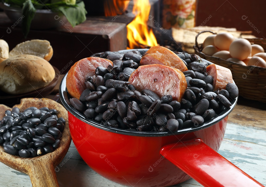 Panela papeiro com feijoada