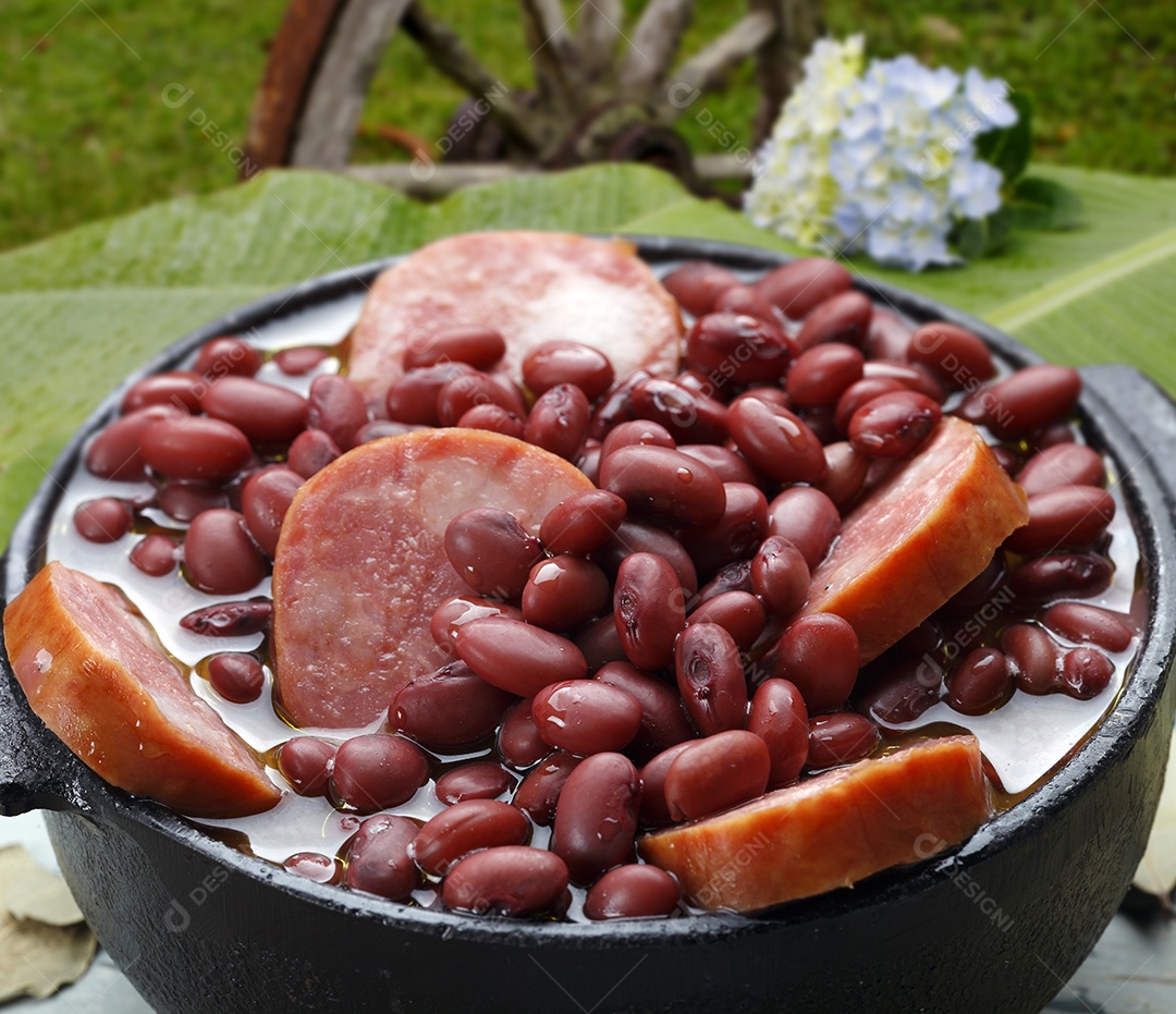 Feijão com calabresa