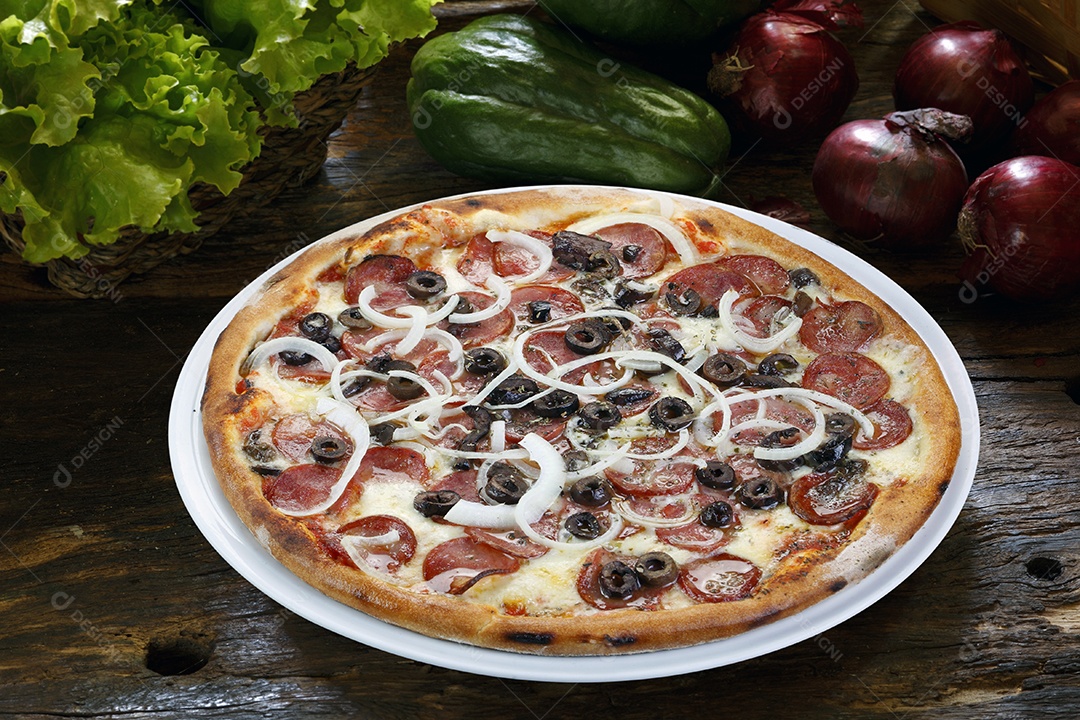 Pizza de calabresa acebolada e azeitona