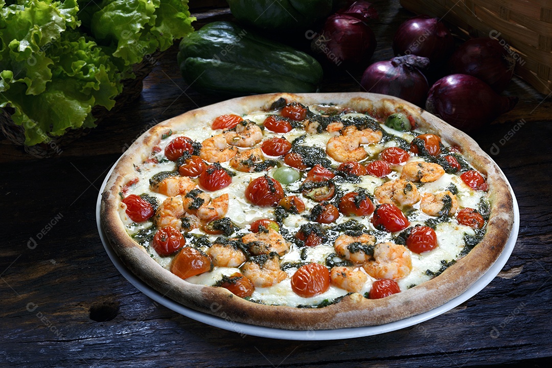 Pizza de queijo e tomates