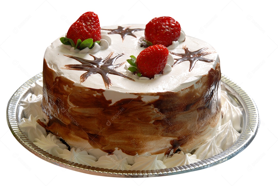 Bolo de aniversário de morango com chantilly e chocolate