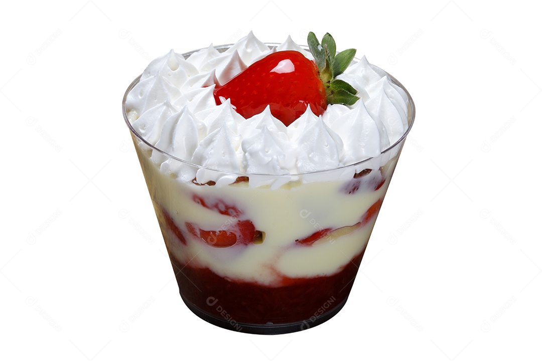 Mousse de morango com chantilly