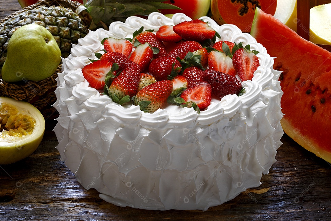 bolo de chantilly e morango