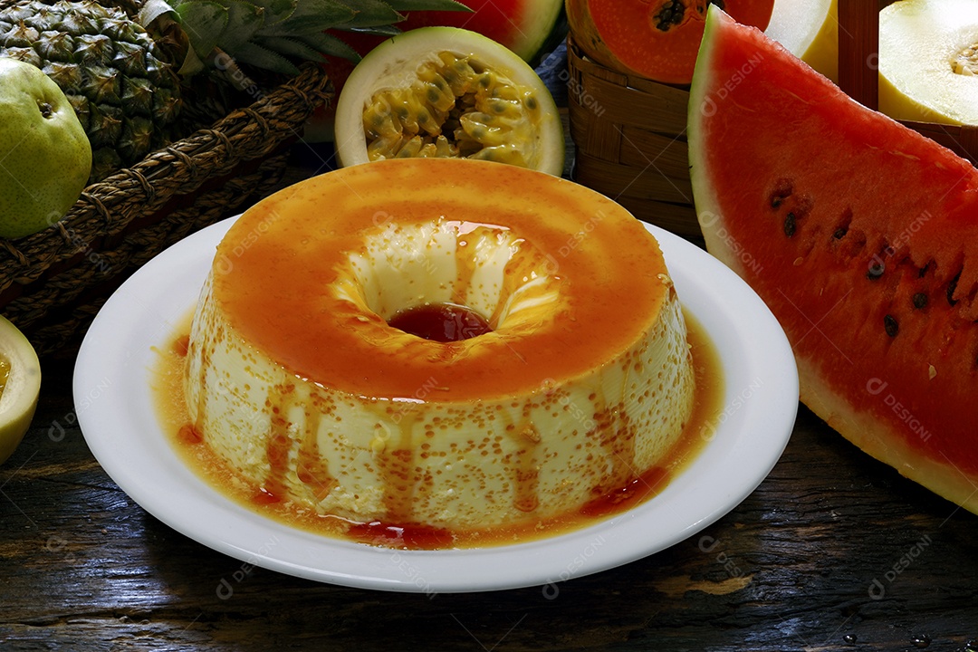 Pudim com leite e ovos com calda