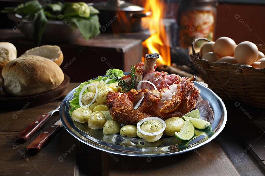 Joelho de porco defumado