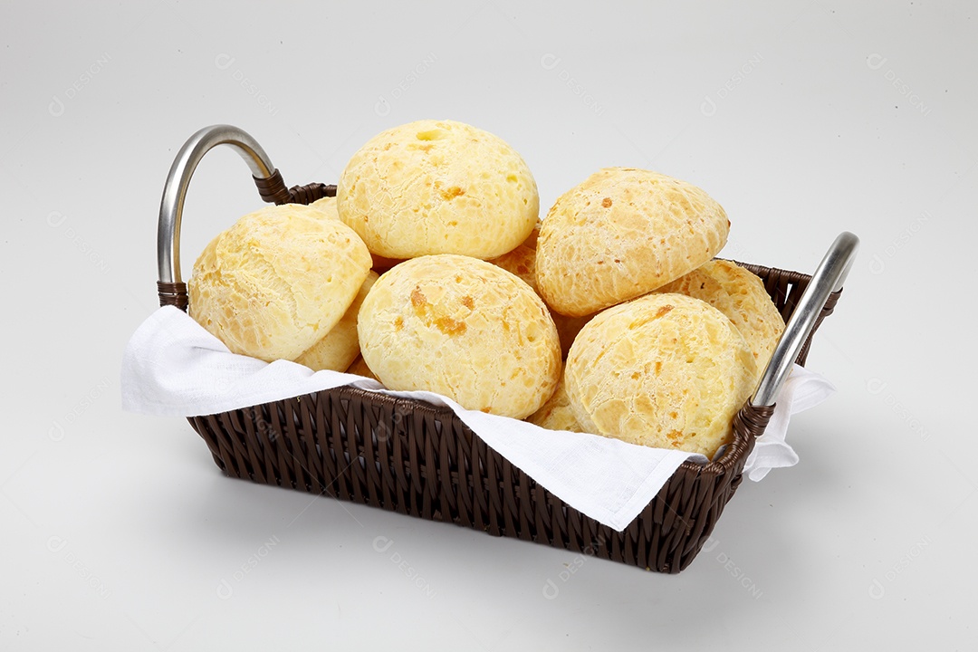 Cestinha com pães de queijo