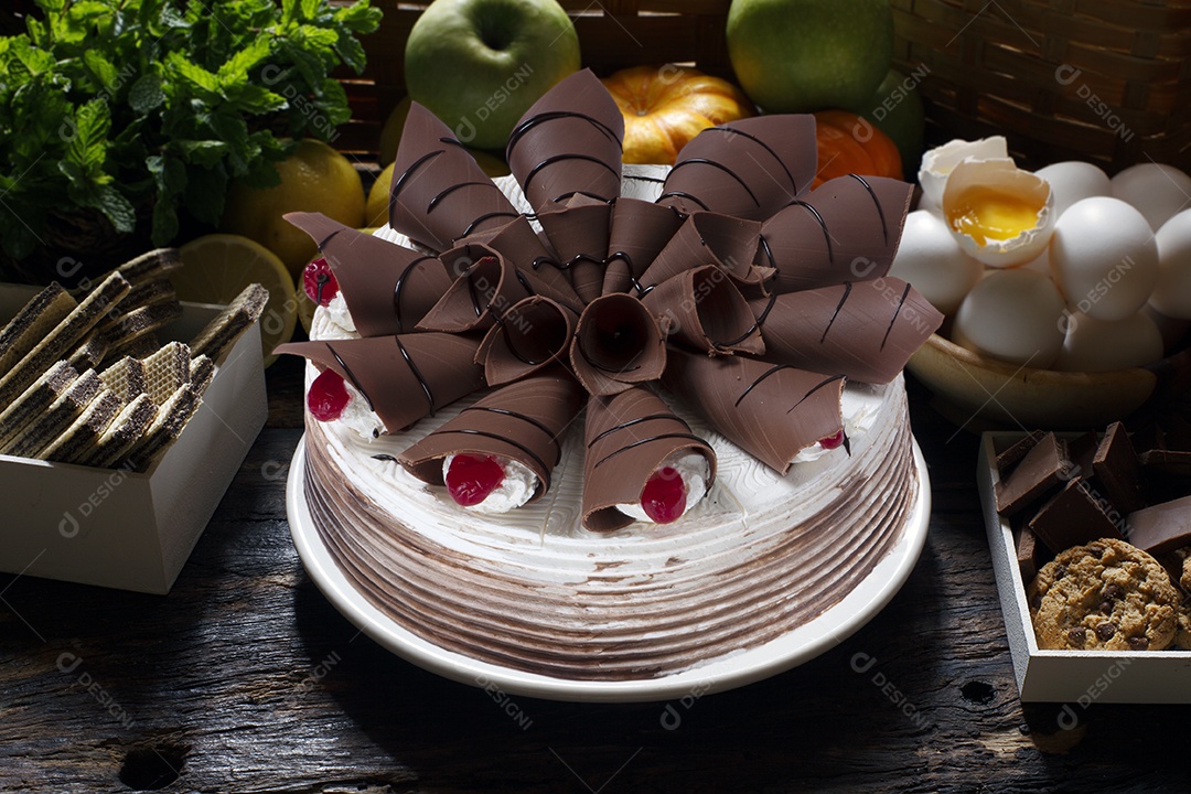 Bolo de chocolate com cereja
