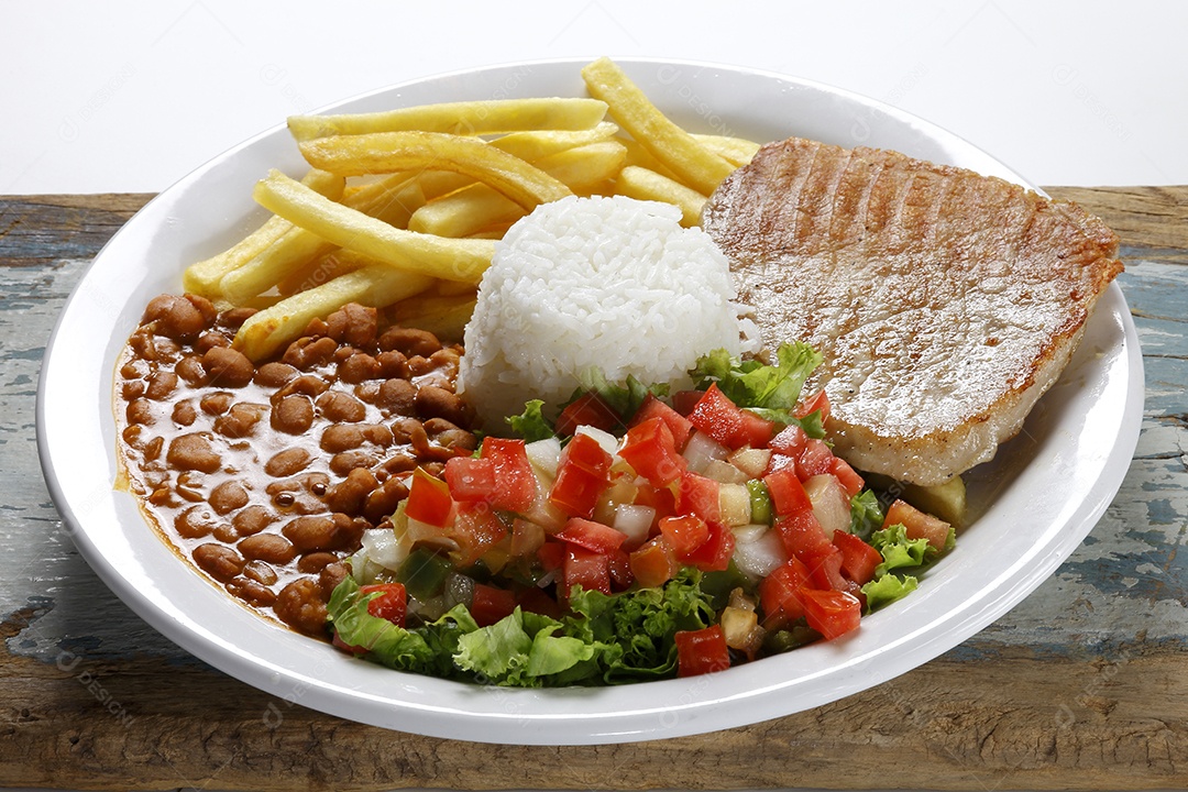 Prato de comida deliciosa em uma mesa